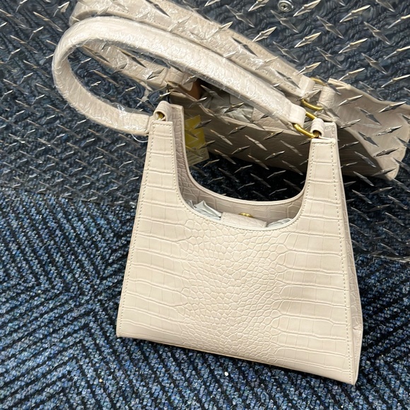 CREAM FAUX CROC PRINT HANGBAG - Picture 1 of 4